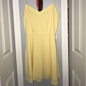 Super cute yellow dress!